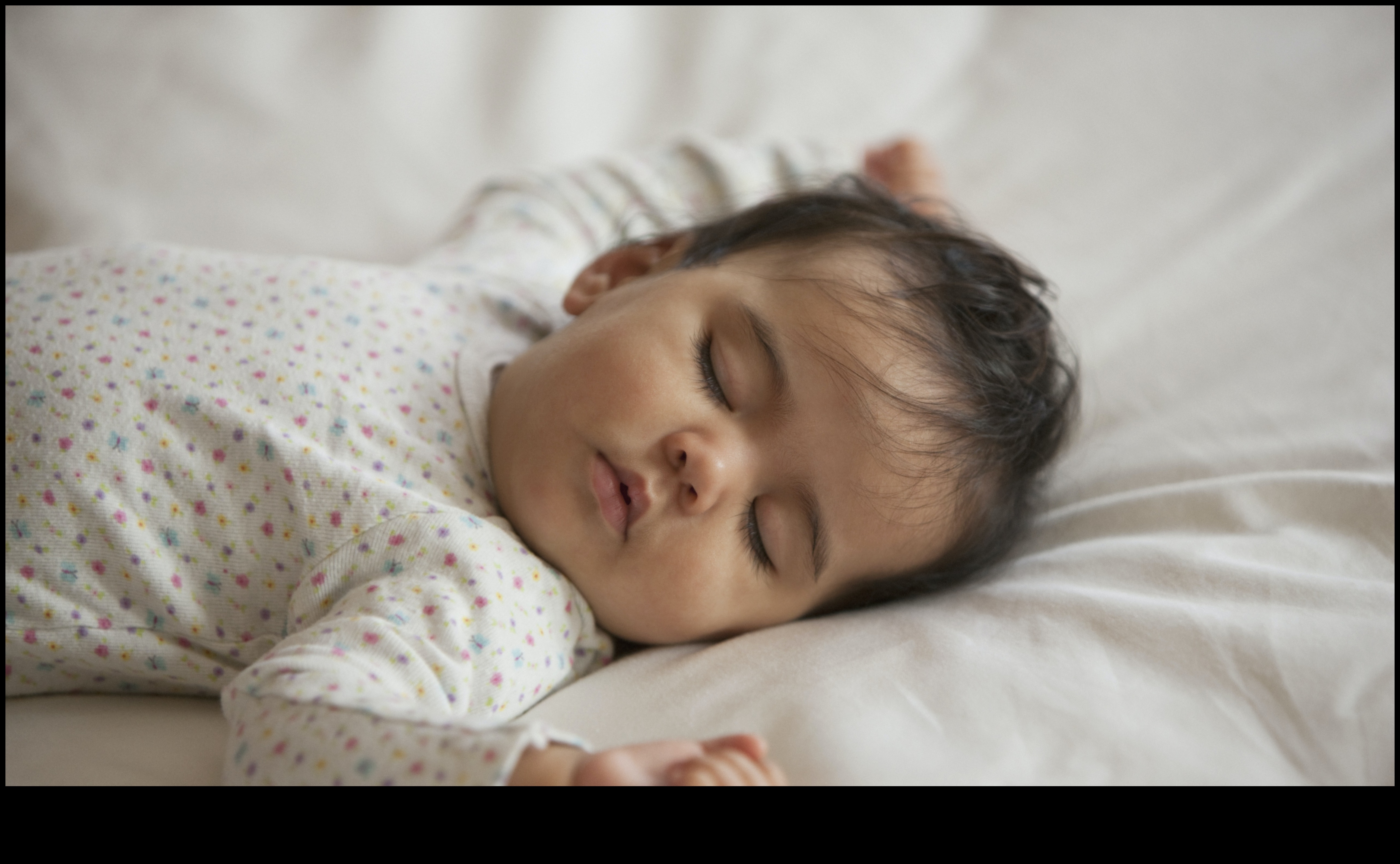 Ειρηνικές συνομιλίες με μαξιλάρια: Ένας οδηγός για τον ευτυχισμένο ύπνο του μωρού